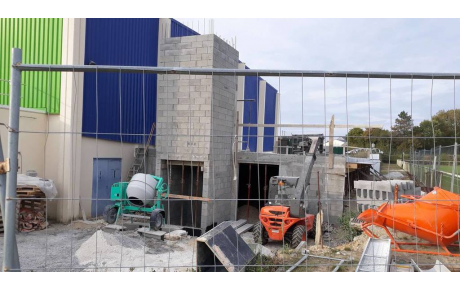 [FCMTL]&gt; Le club-house a pris du retard...